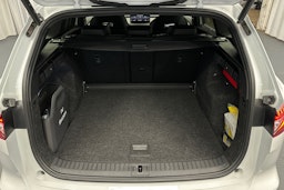 valkoinen Skoda Enyaq 2023 kuva 14.