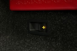 valkoinen Skoda Enyaq 2023 kuva 16.