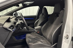 valkoinen Skoda Enyaq 2023 kuva 18.