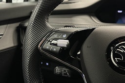 valkoinen Skoda Enyaq 2023 kuva 22.