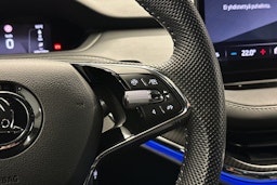 valkoinen Skoda Enyaq 2023 kuva 23.