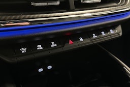 valkoinen Skoda Enyaq 2023 kuva 33.