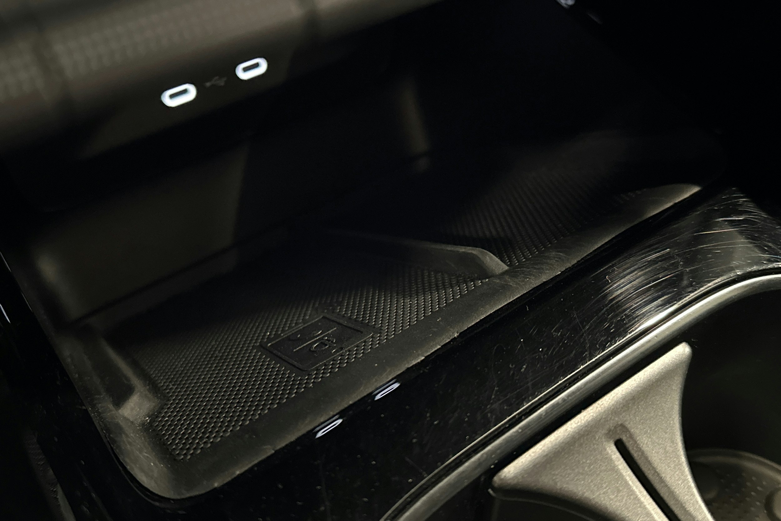 valkoinen Skoda Enyaq 2023 kuva 34.