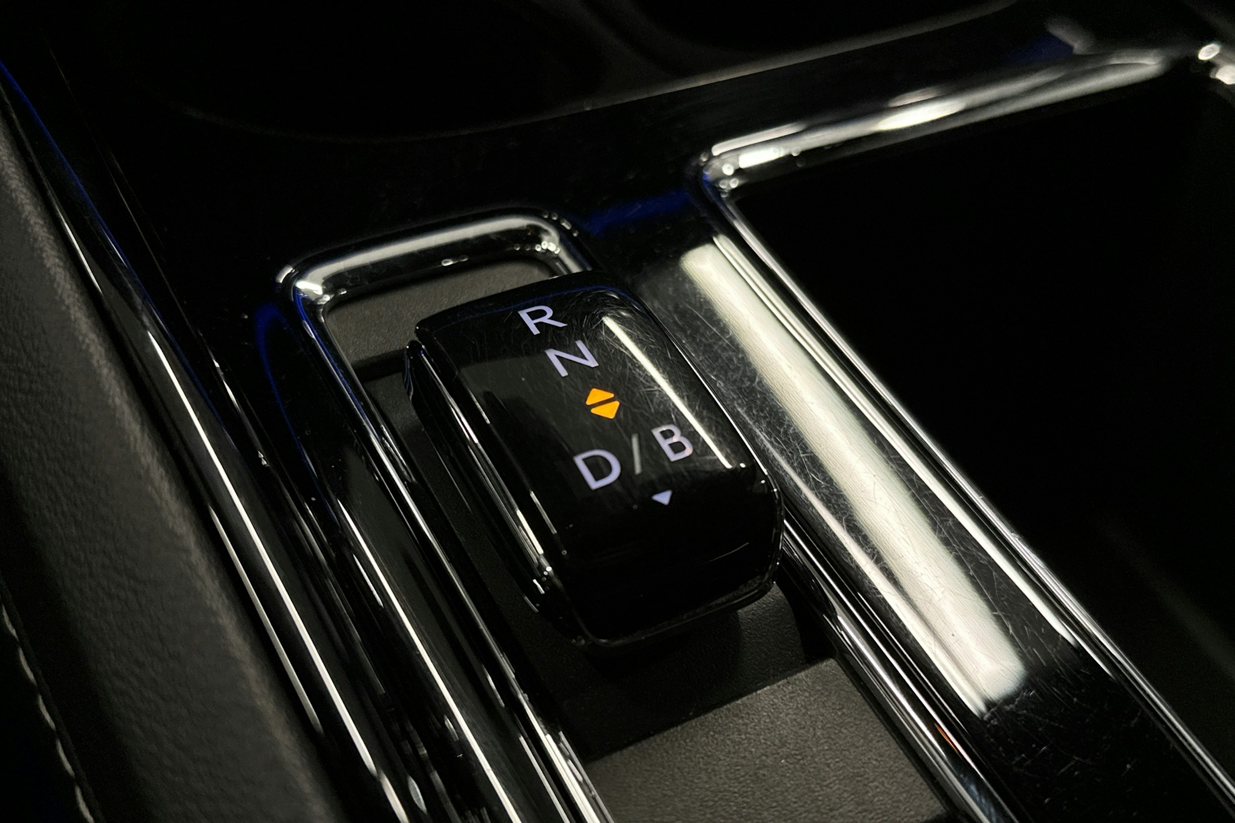 valkoinen Skoda Enyaq 2023 kuva 35.