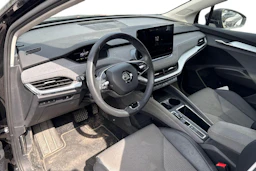 Musta Skoda Enyaq 2023 kuva 3.