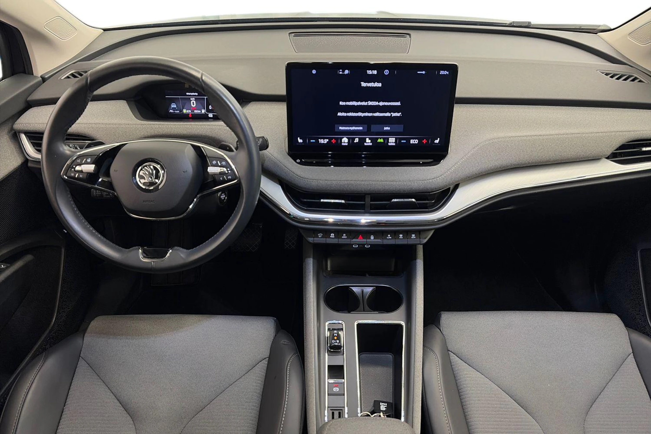 Musta Skoda Enyaq 2023 kuva 7.