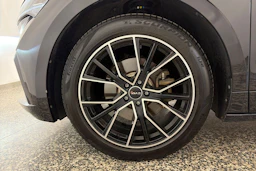 Musta Skoda Enyaq 2023 kuva 10.