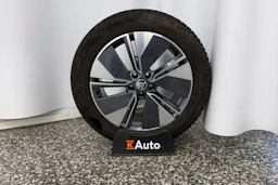 Musta Skoda Enyaq 2023 kuva 11.