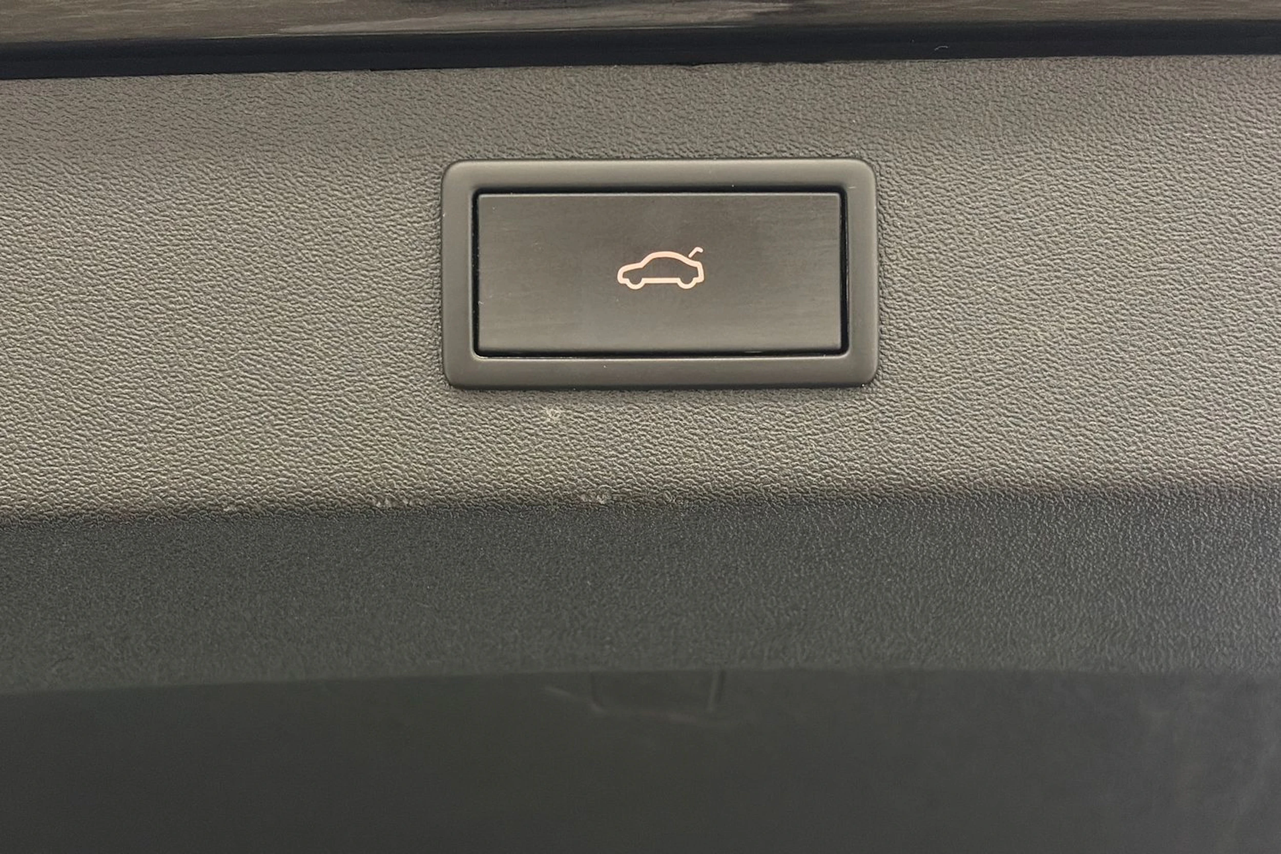 Musta Skoda Enyaq 2023 kuva 13.