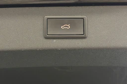 Musta Skoda Enyaq 2023 kuva 13.