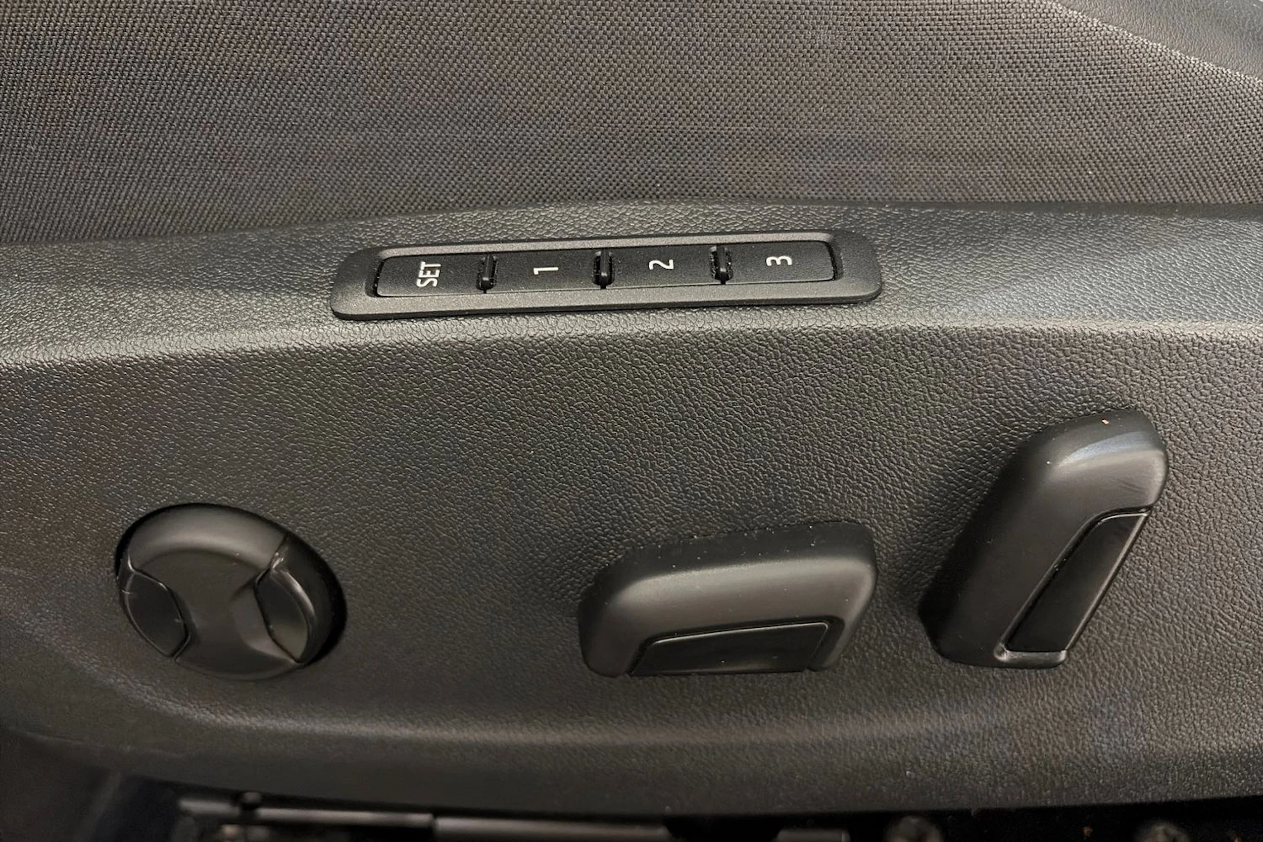 Musta Skoda Enyaq 2023 kuva 15.