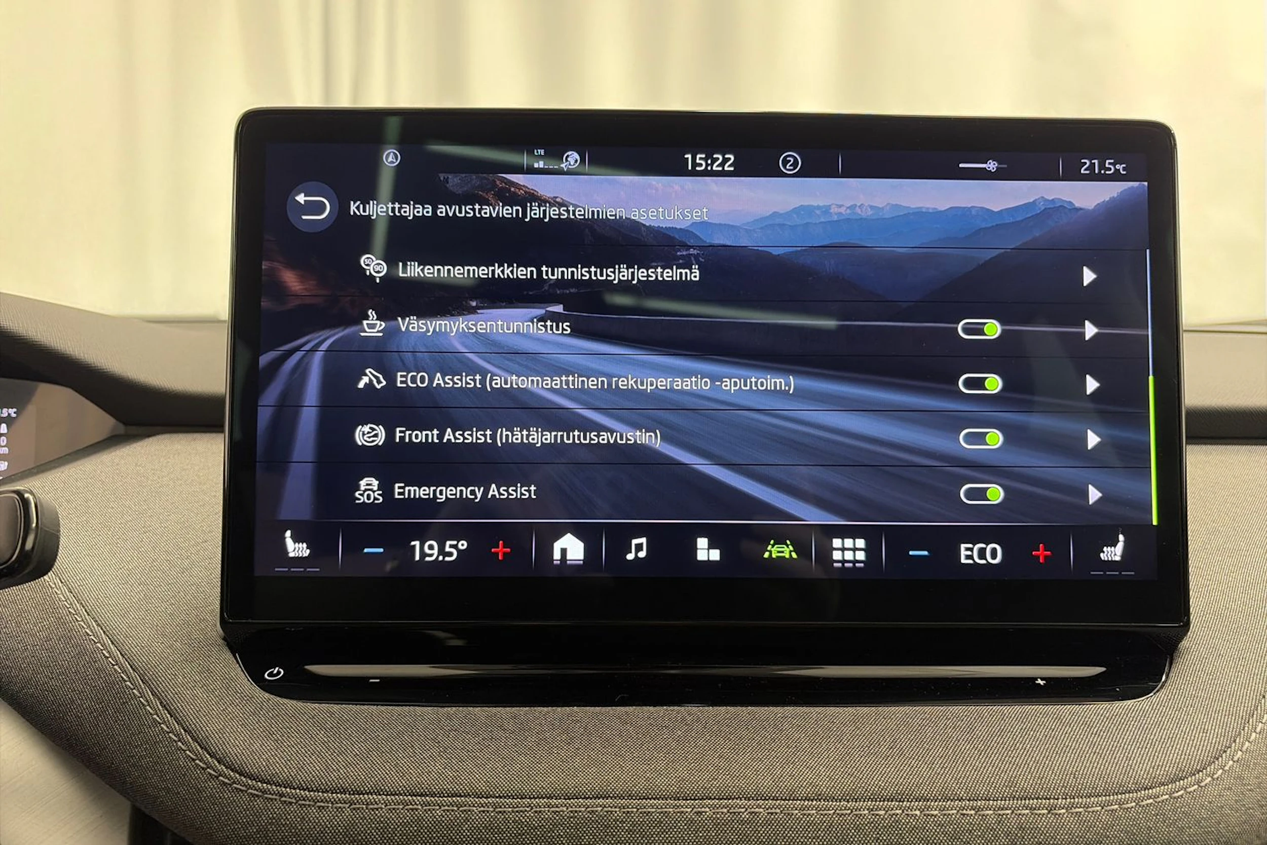 Musta Skoda Enyaq 2023 kuva 24.