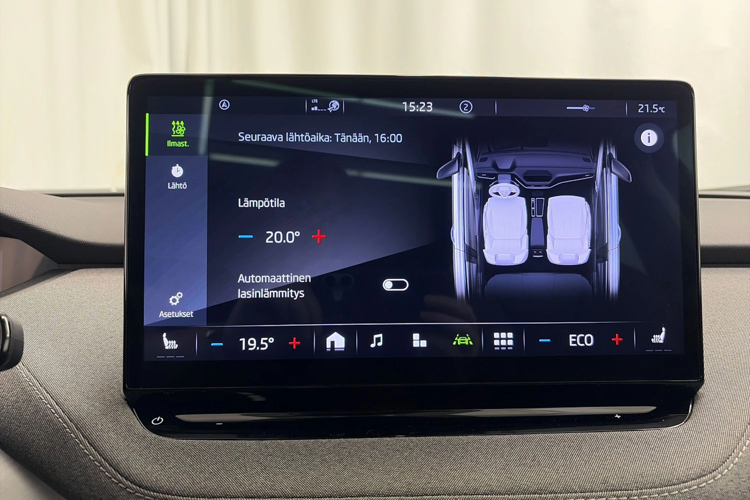 Musta Skoda Enyaq 2023 kuva 25.