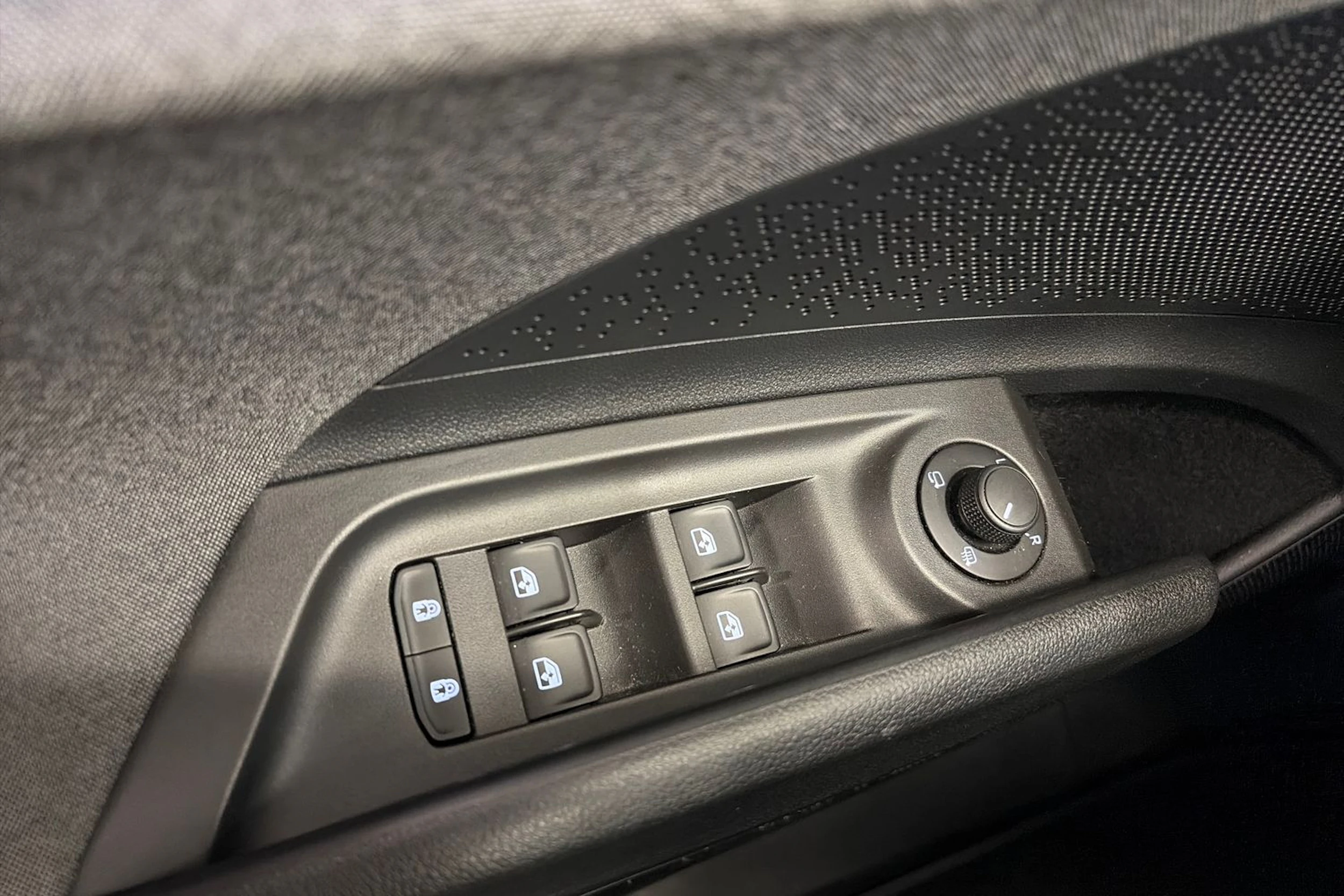 Musta Skoda Enyaq 2023 kuva 31.
