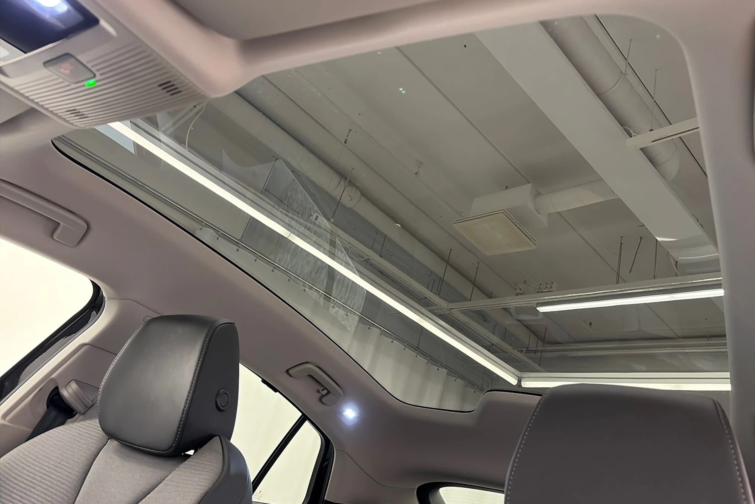 Musta Skoda Enyaq 2023 kuva 32.