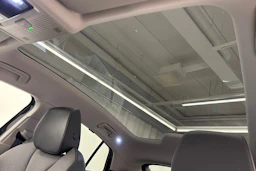 Musta Skoda Enyaq 2023 kuva 32.