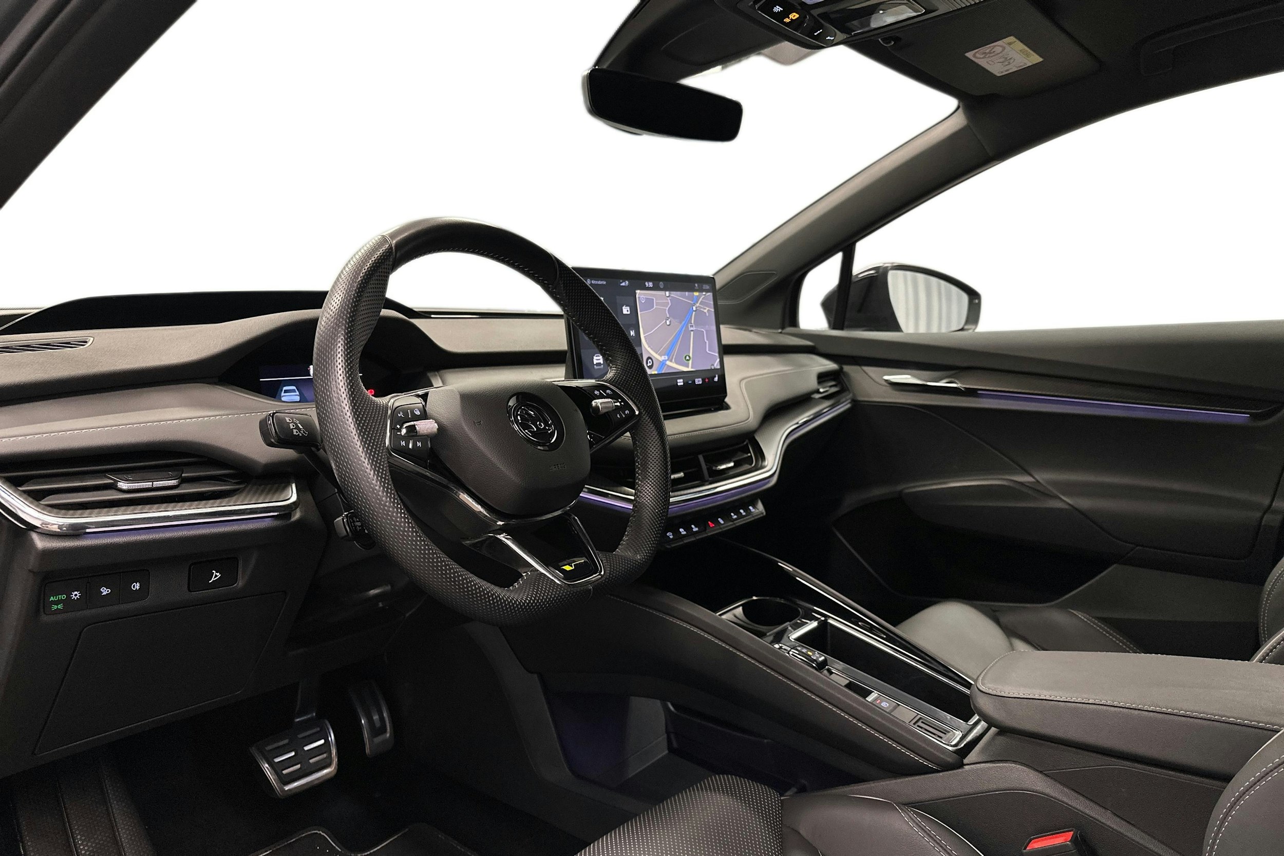 harmaa Skoda Enyaq 2023 kuva 7.