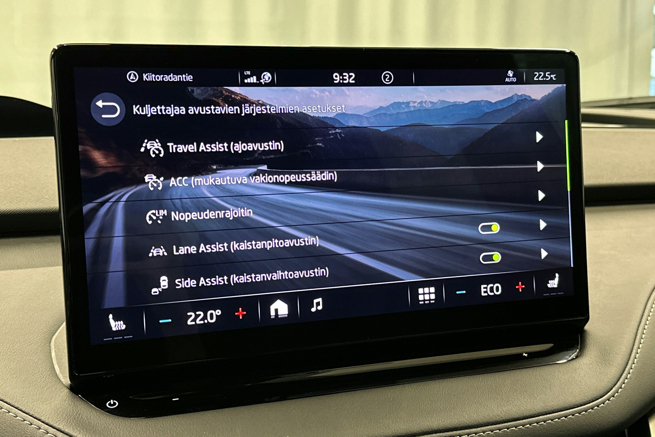 harmaa Skoda Enyaq 2023 kuva 16.