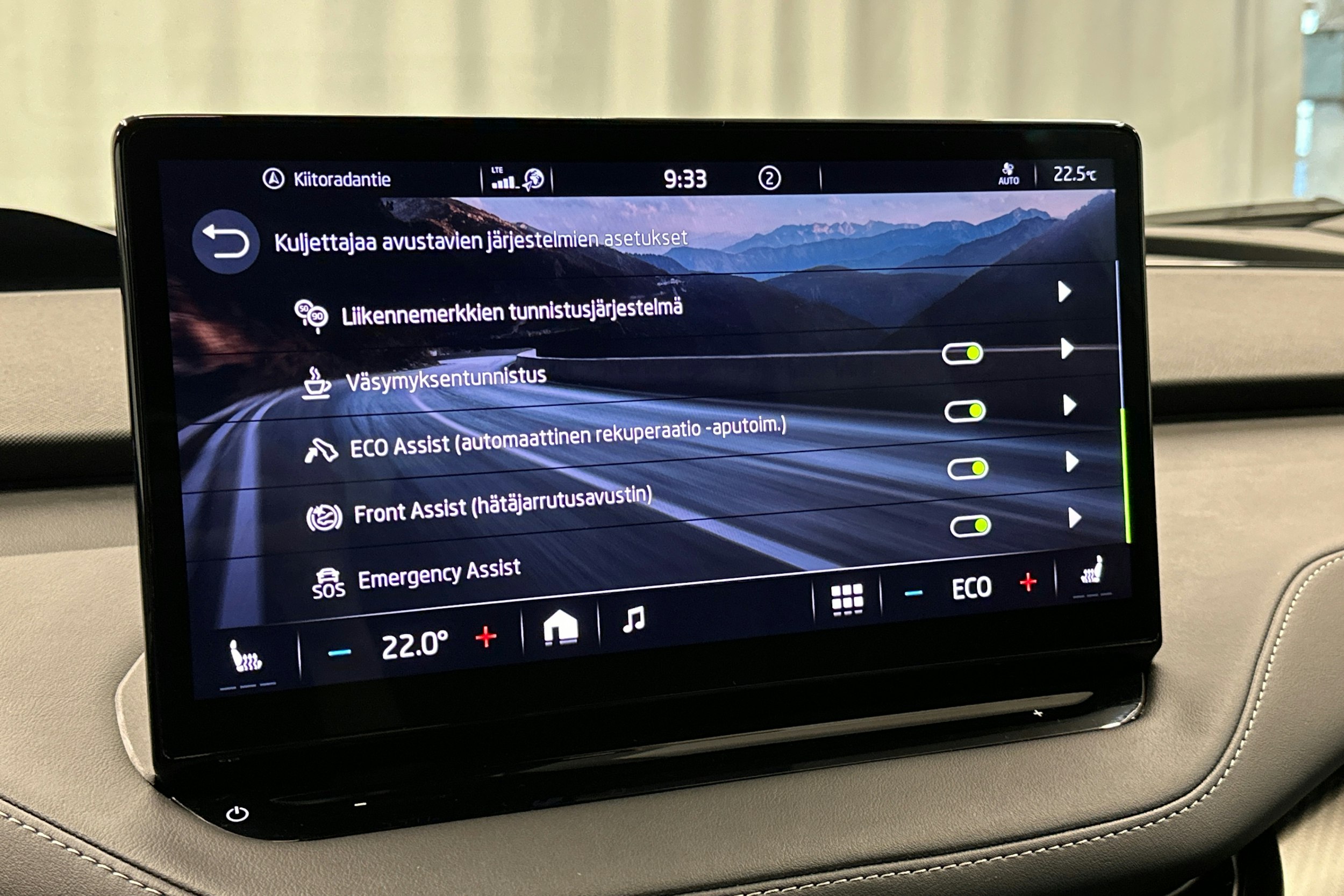 harmaa Skoda Enyaq 2023 kuva 17.
