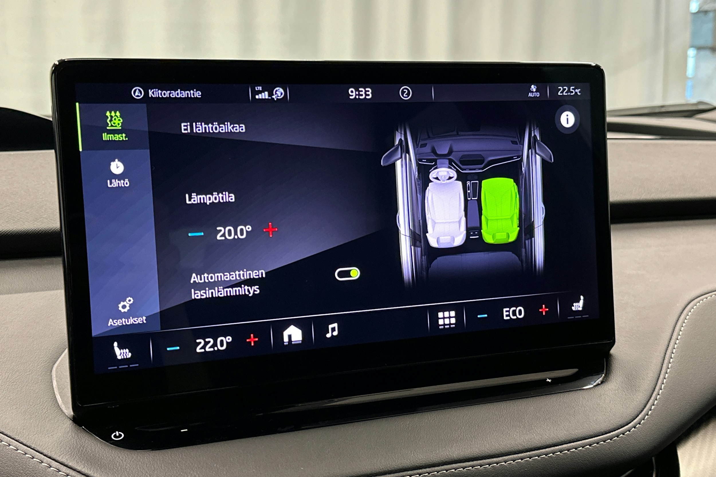 harmaa Skoda Enyaq 2023 kuva 19.