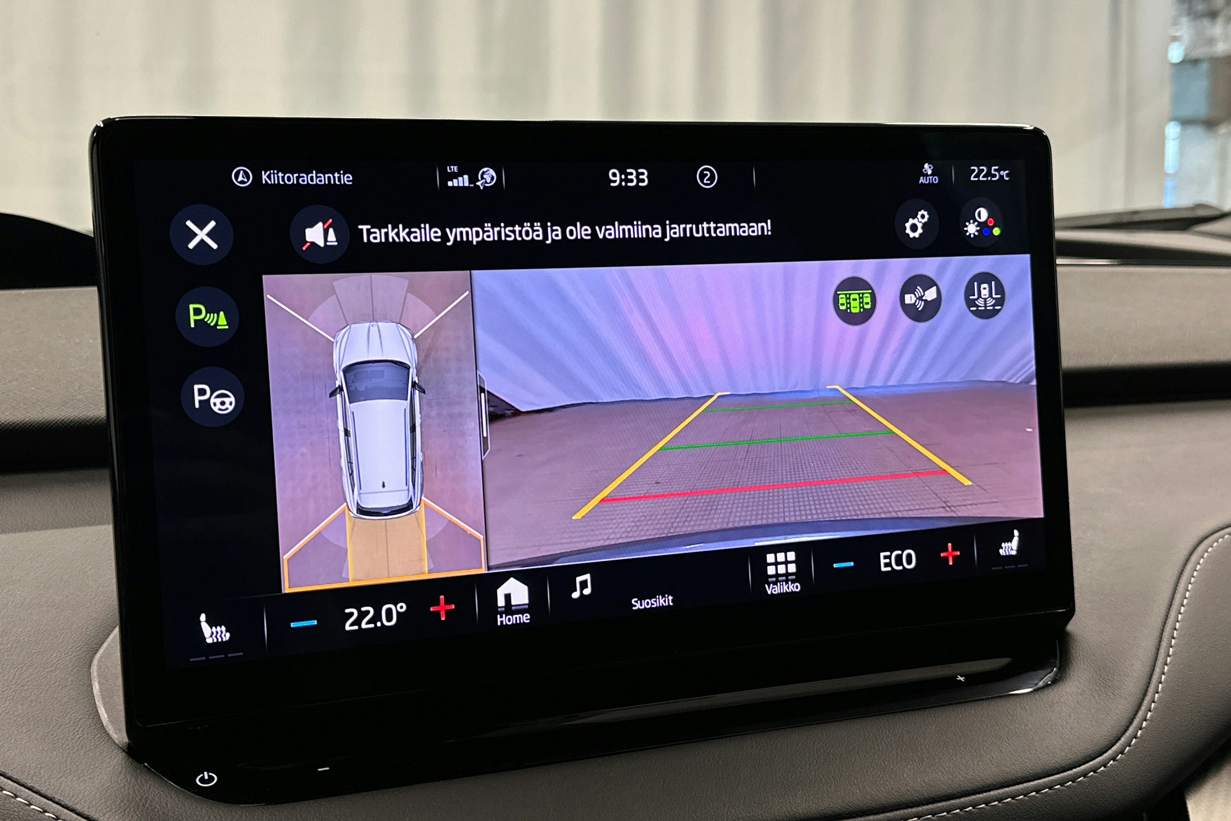 harmaa Skoda Enyaq 2023 kuva 21.