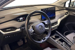 harmaa Skoda Enyaq 2023 kuva 3.