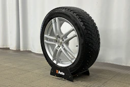 harmaa Skoda Enyaq kuva 10.