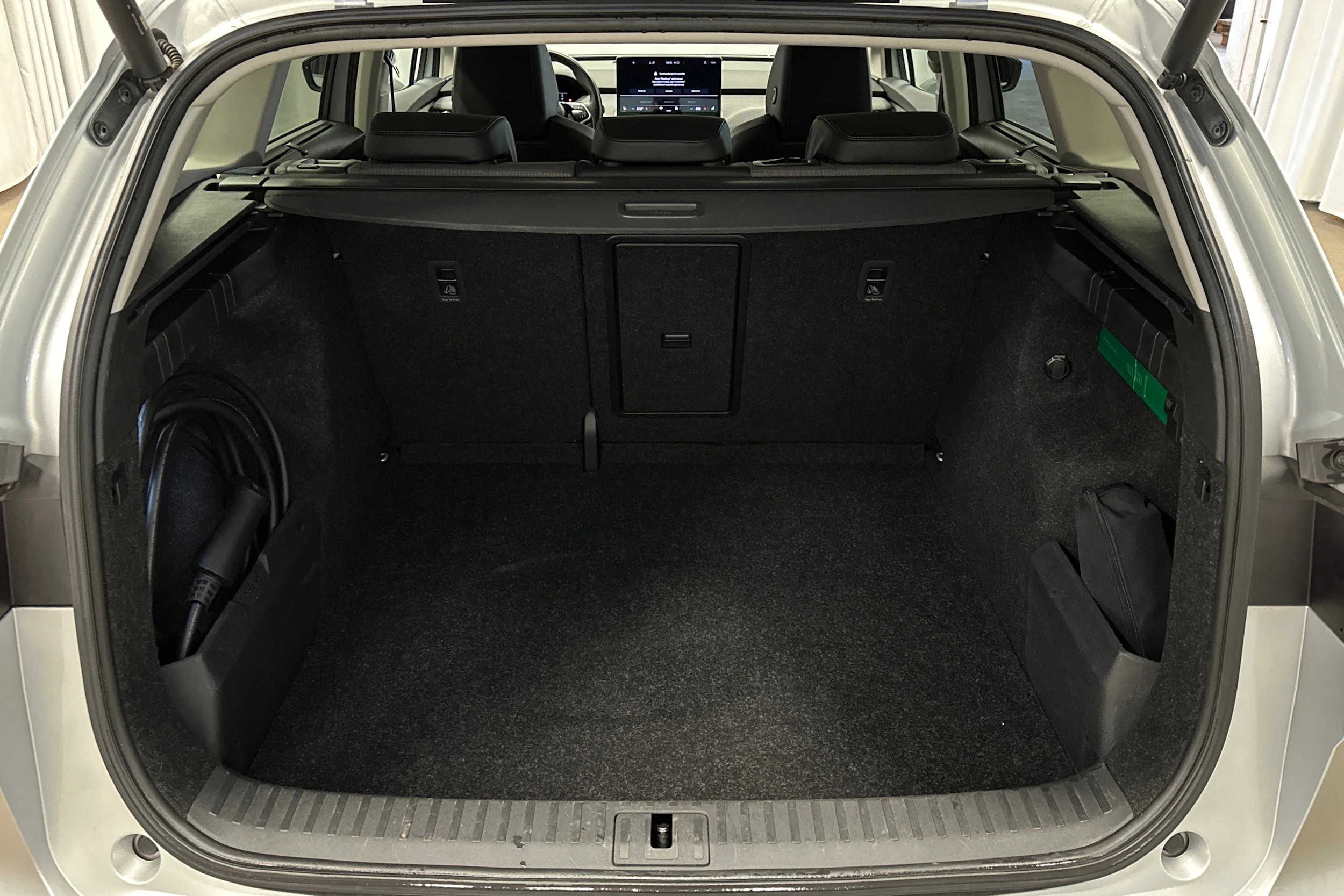 harmaa Skoda Enyaq kuva 11.