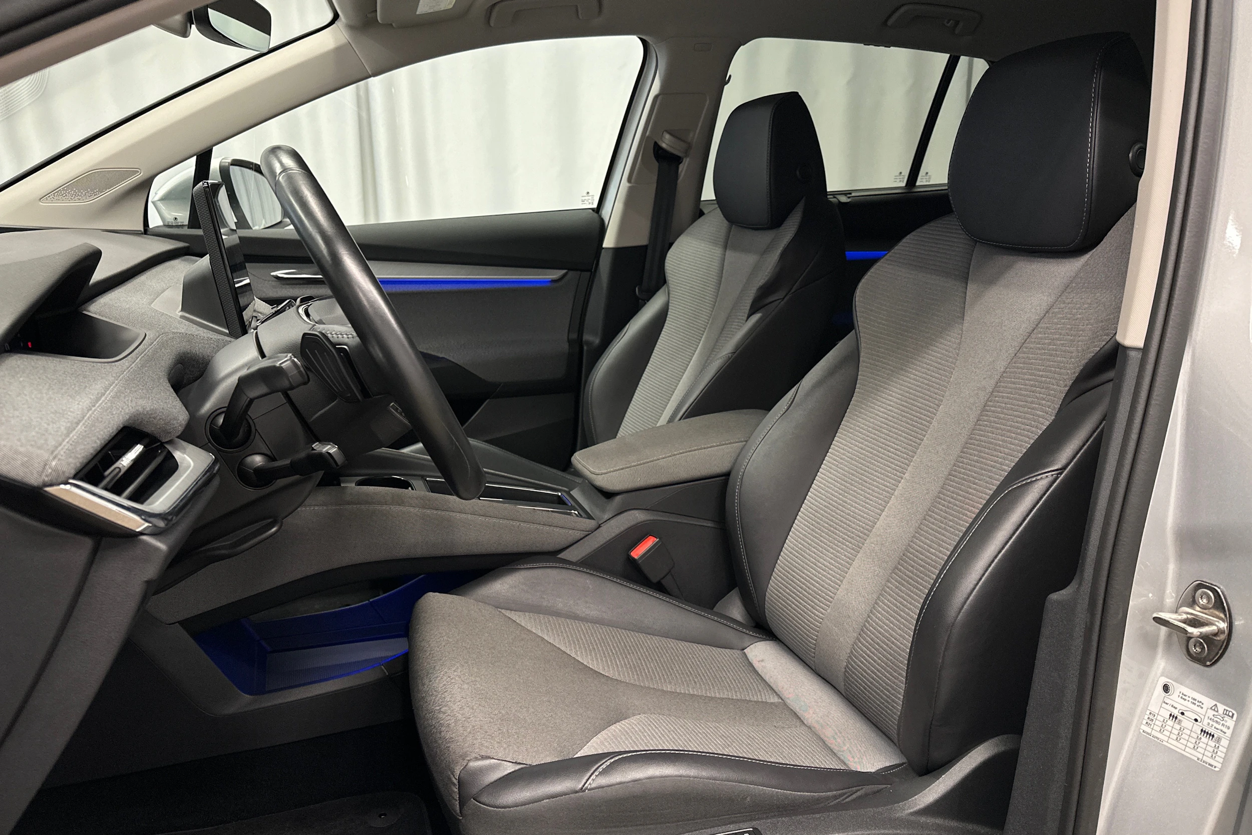 harmaa Skoda Enyaq kuva 14.