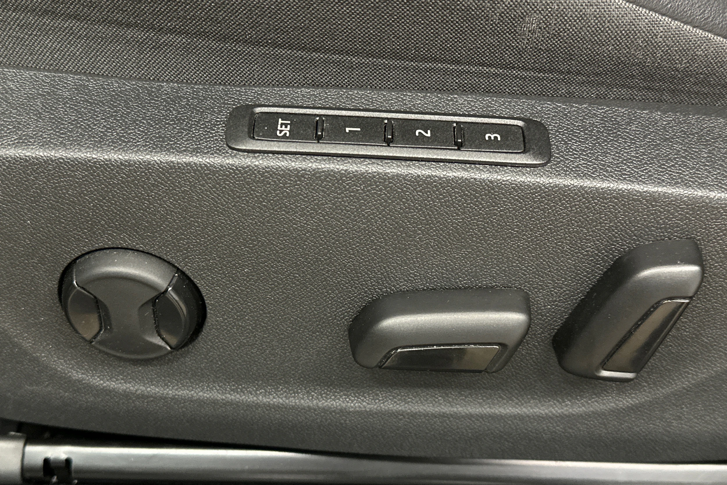 harmaa Skoda Enyaq kuva 15.