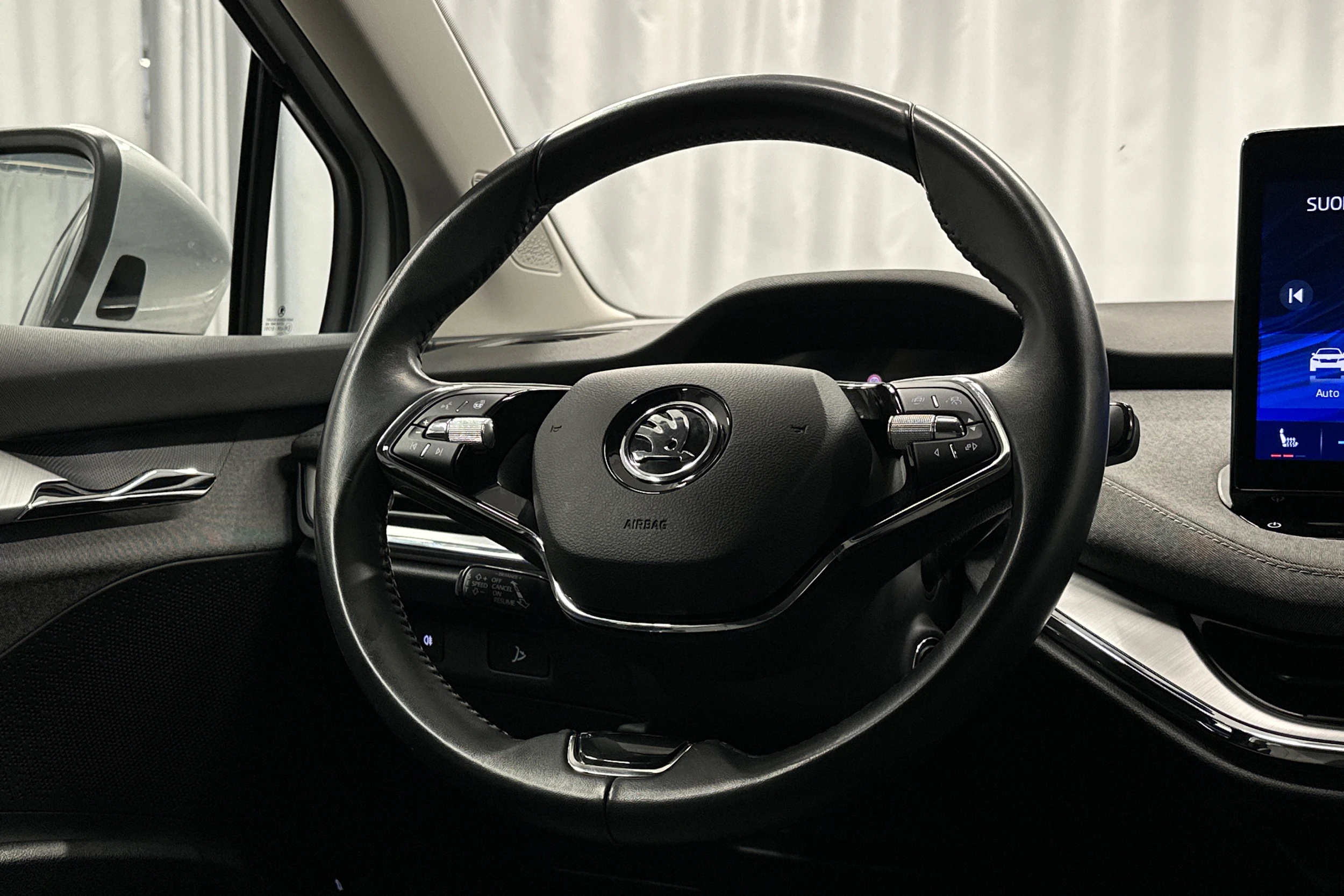 harmaa Skoda Enyaq kuva 16.