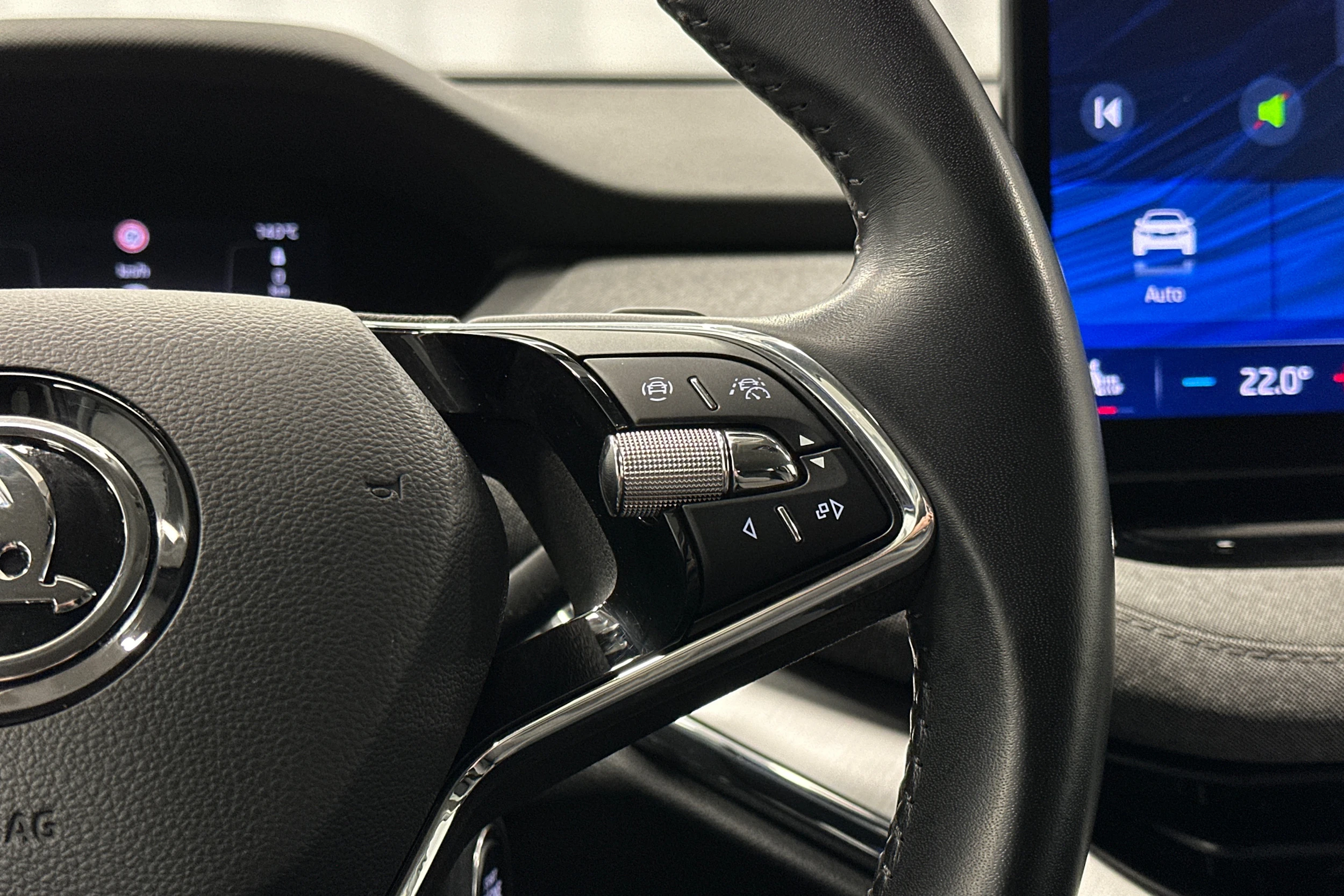 harmaa Skoda Enyaq kuva 18.