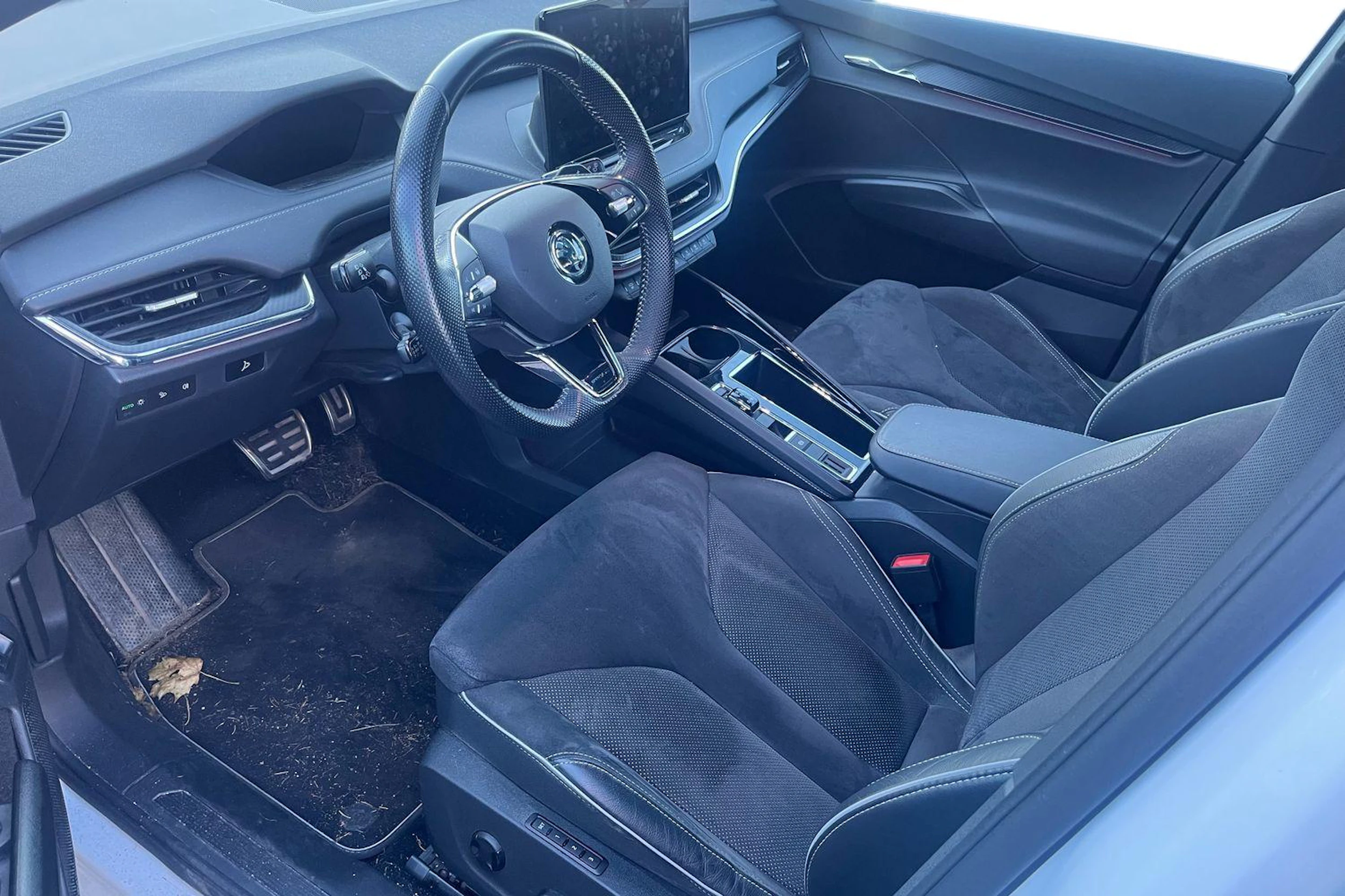 valkoinen Skoda Enyaq 2023 kuva 3.