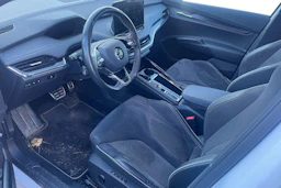 valkoinen Skoda Enyaq 2023 kuva 3.