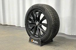 harmaa Skoda Enyaq 2023 kuva 10.