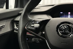 harmaa Skoda Enyaq 2023 kuva 17.