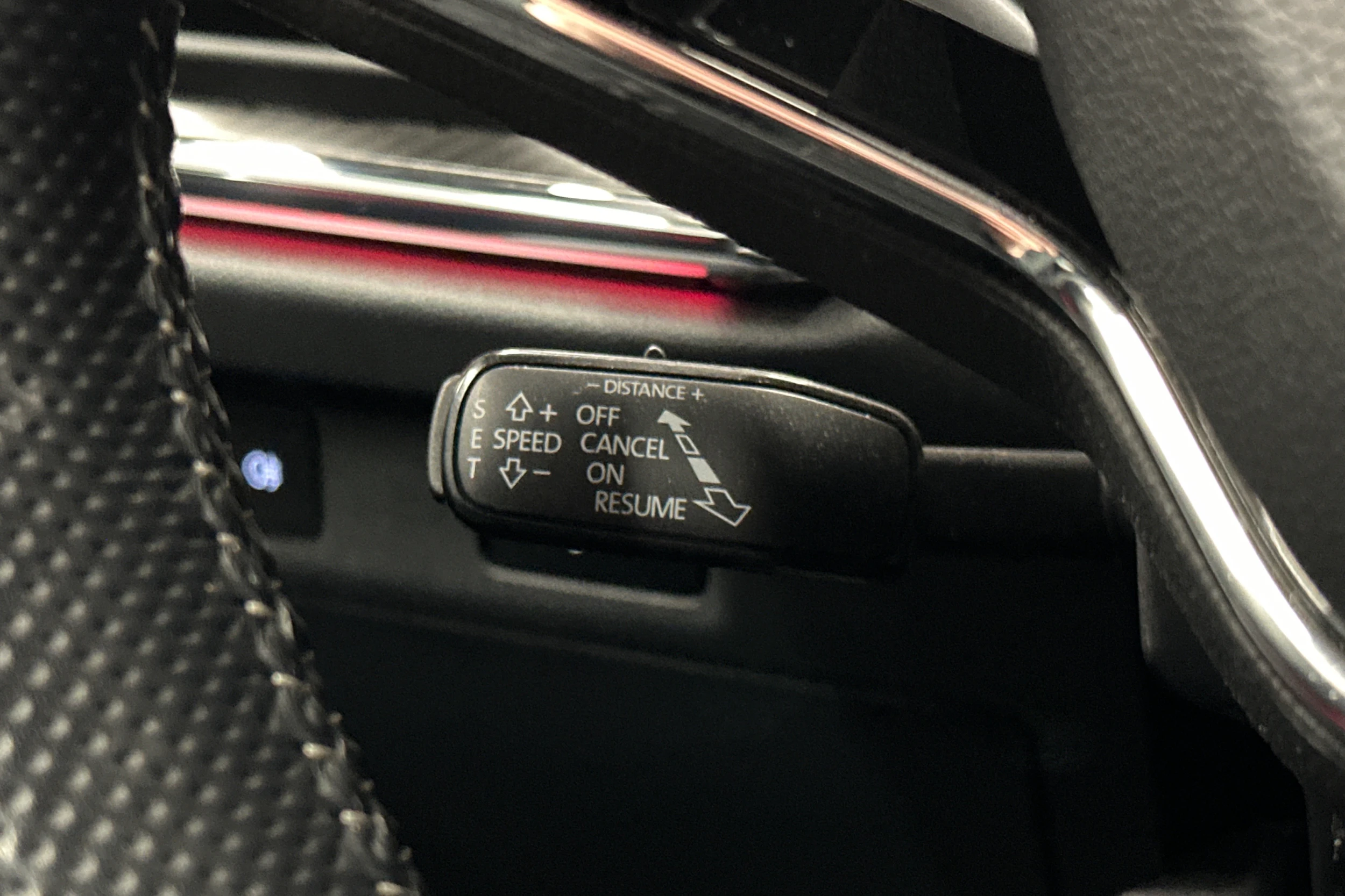 harmaa Skoda Enyaq 2023 kuva 19.