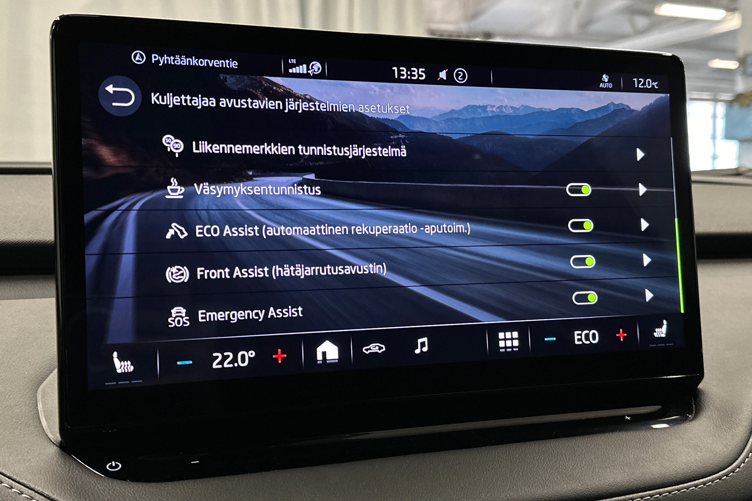 harmaa Skoda Enyaq 2023 kuva 23.