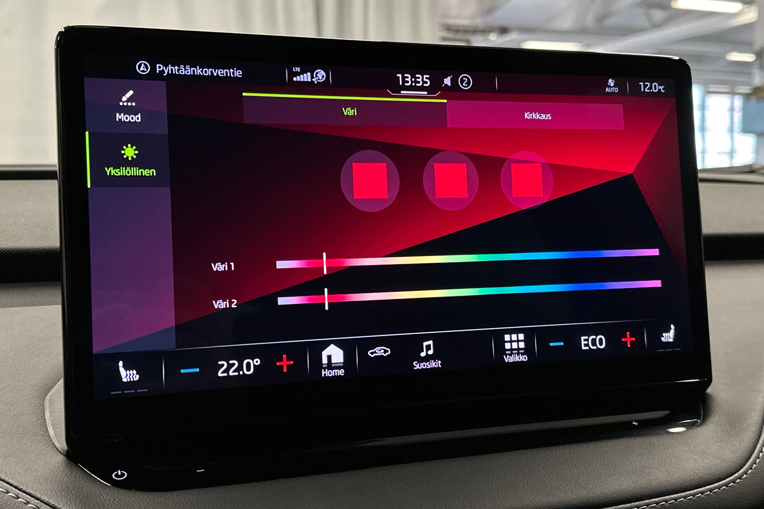 harmaa Skoda Enyaq 2023 kuva 26.