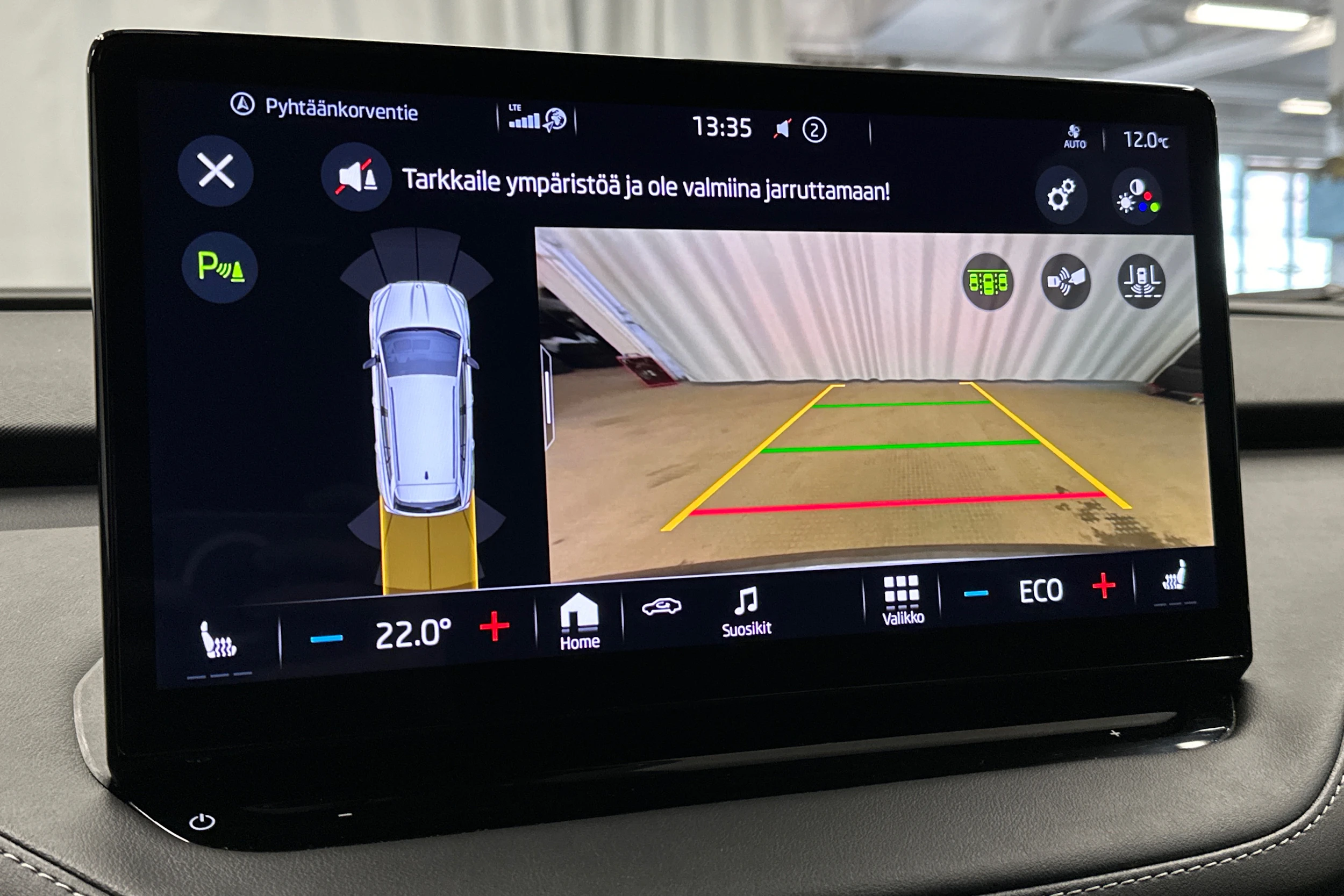 harmaa Skoda Enyaq 2023 kuva 27.