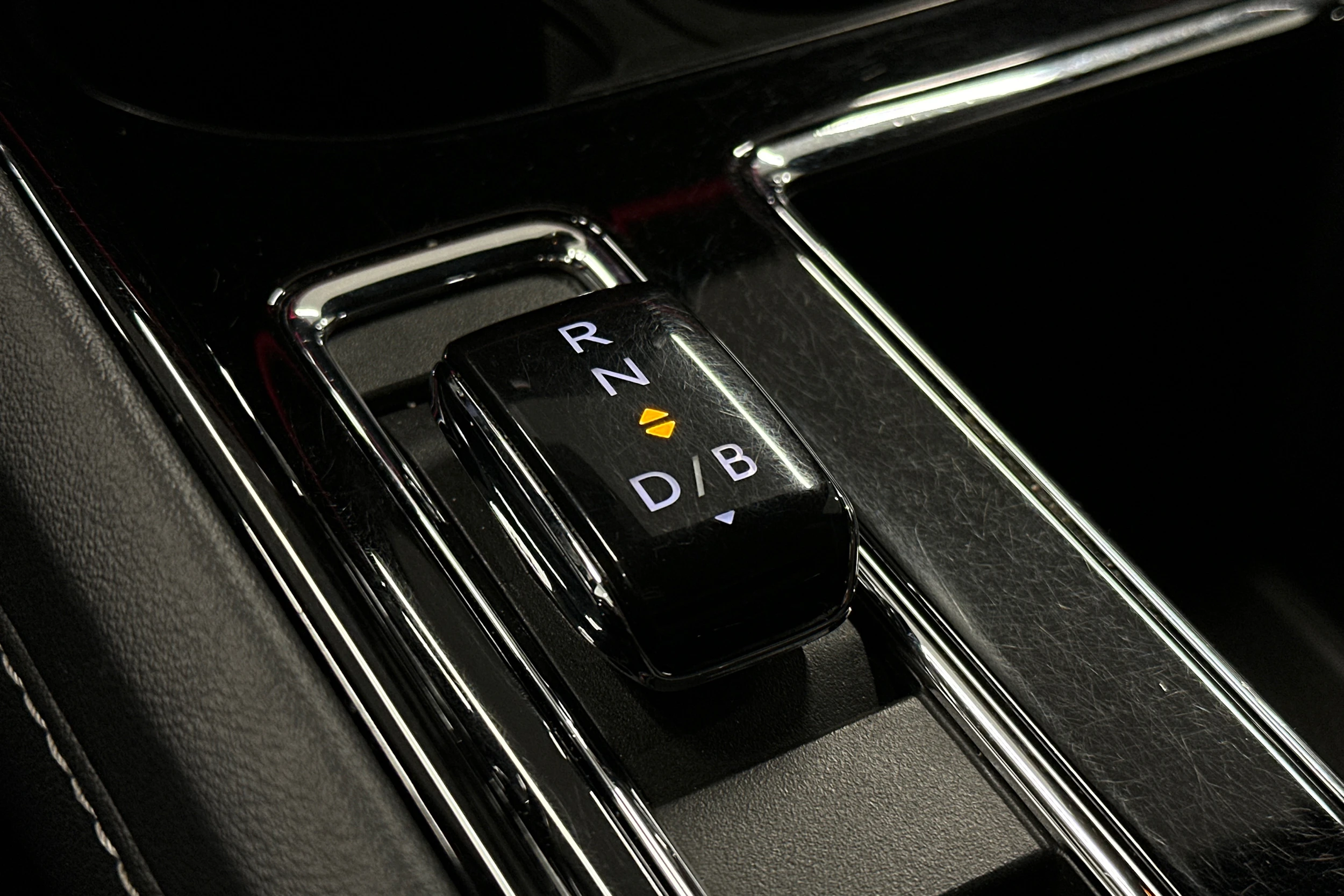 harmaa Skoda Enyaq 2023 kuva 30.