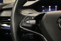 sininen Skoda Enyaq 2023 kuva 11.