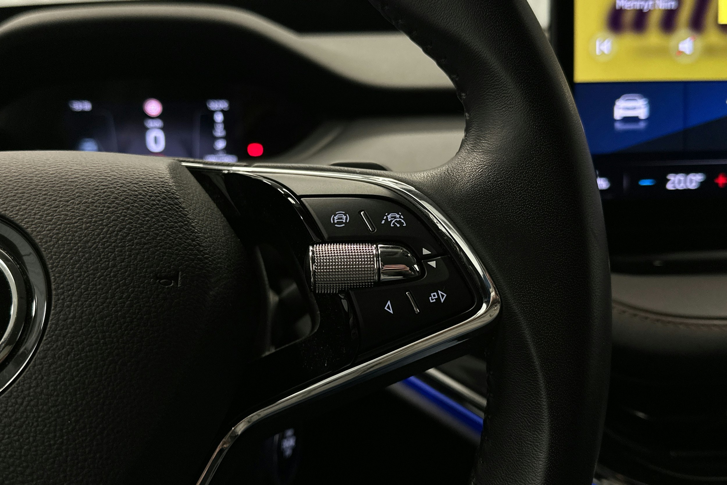 sininen Skoda Enyaq 2023 kuva 12.