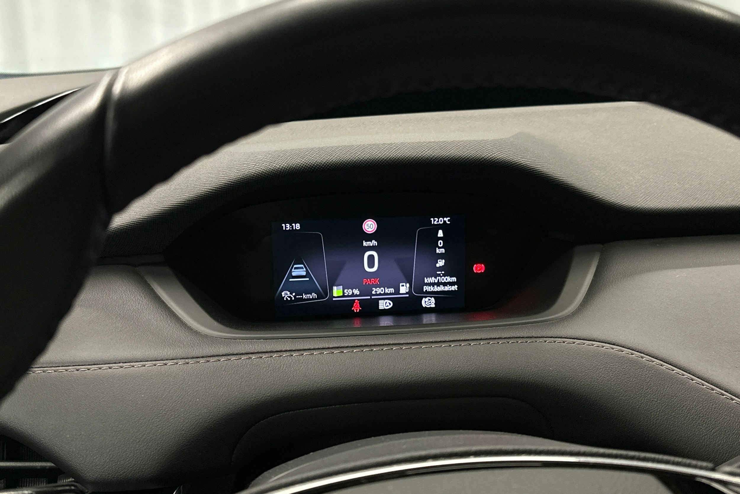 sininen Skoda Enyaq 2023 kuva 13.