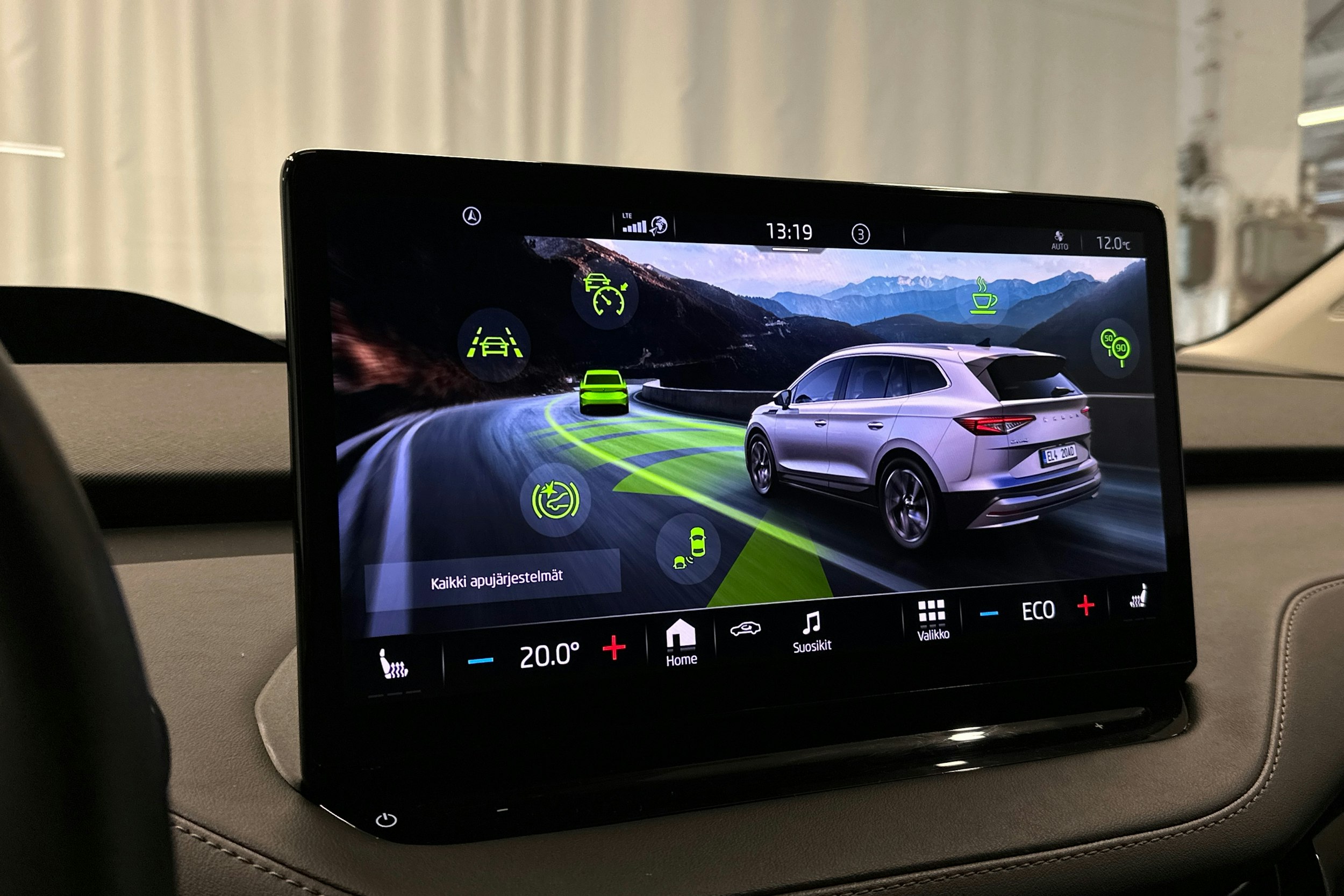 sininen Skoda Enyaq 2023 kuva 17.