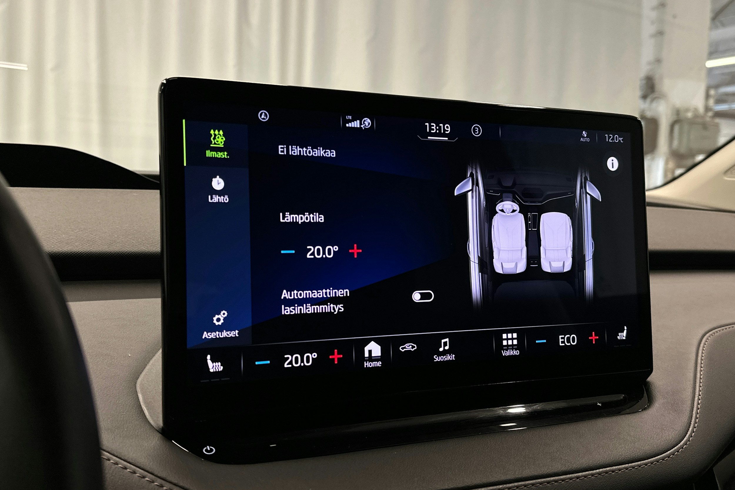 sininen Skoda Enyaq 2023 kuva 19.