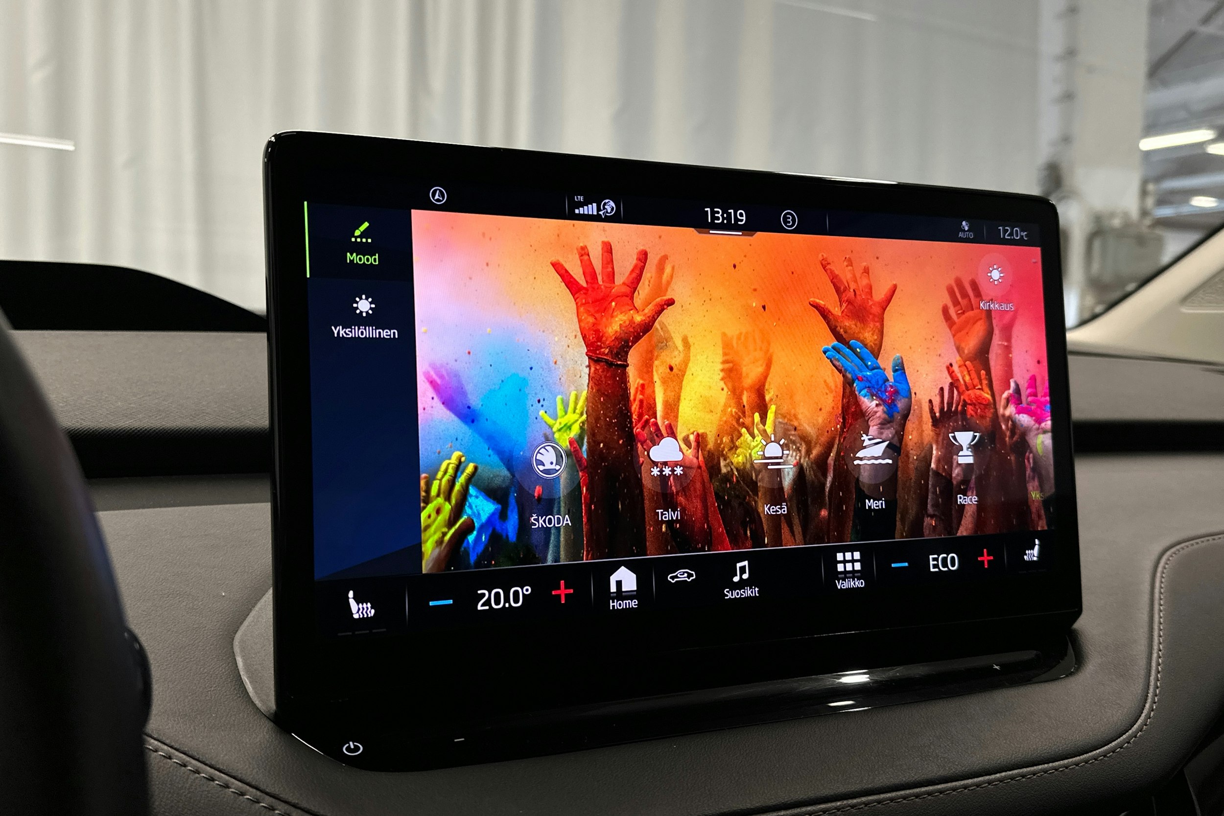 sininen Skoda Enyaq 2023 kuva 20.