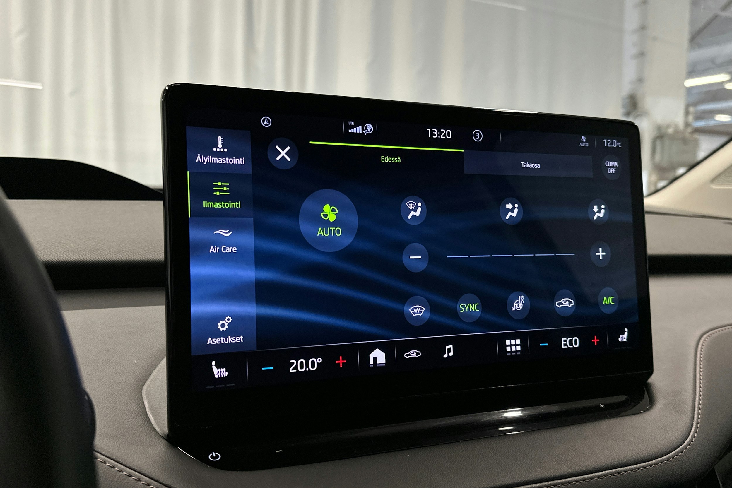 sininen Skoda Enyaq 2023 kuva 21.