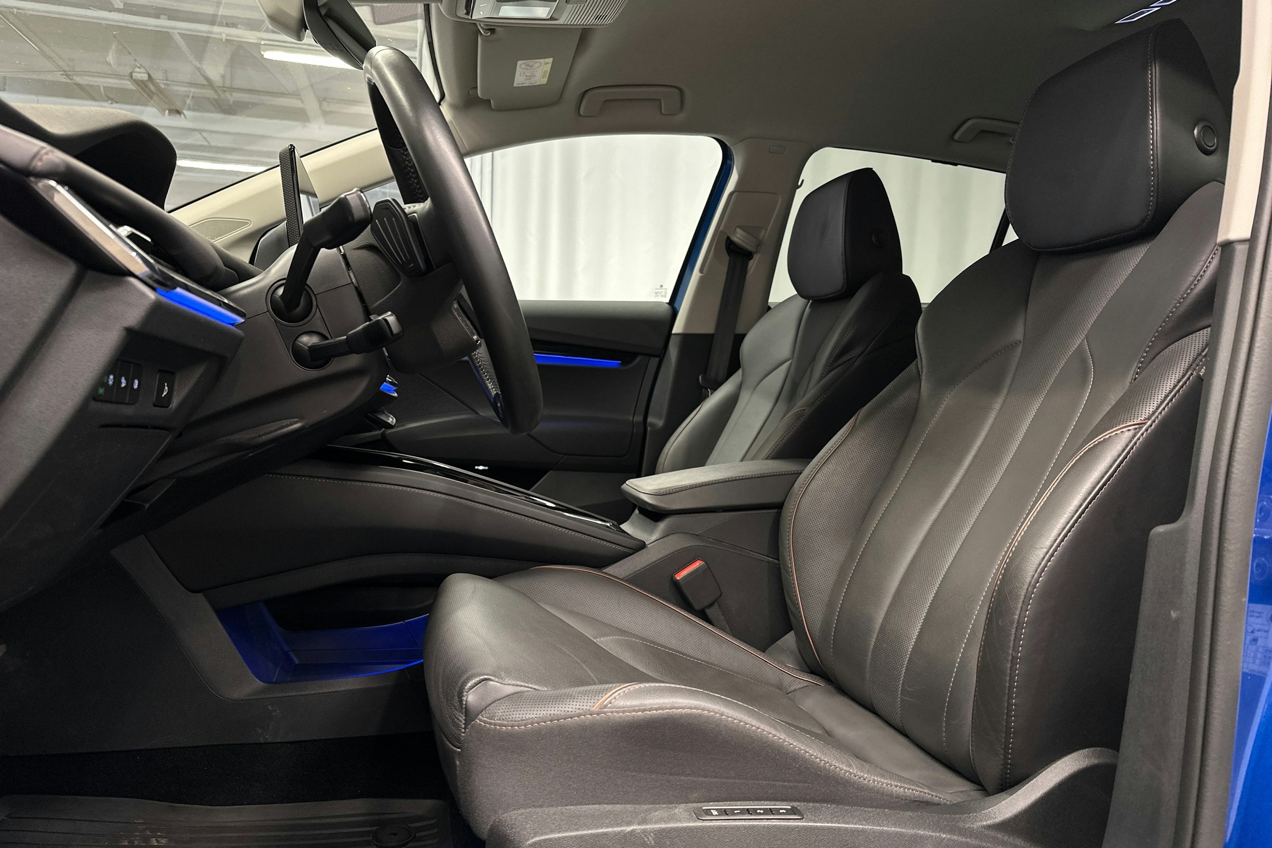 sininen Skoda Enyaq 2023 kuva 22.