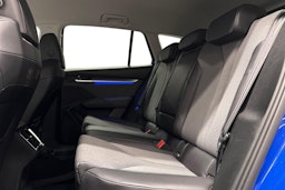 sininen Skoda Enyaq 2023 kuva 8.